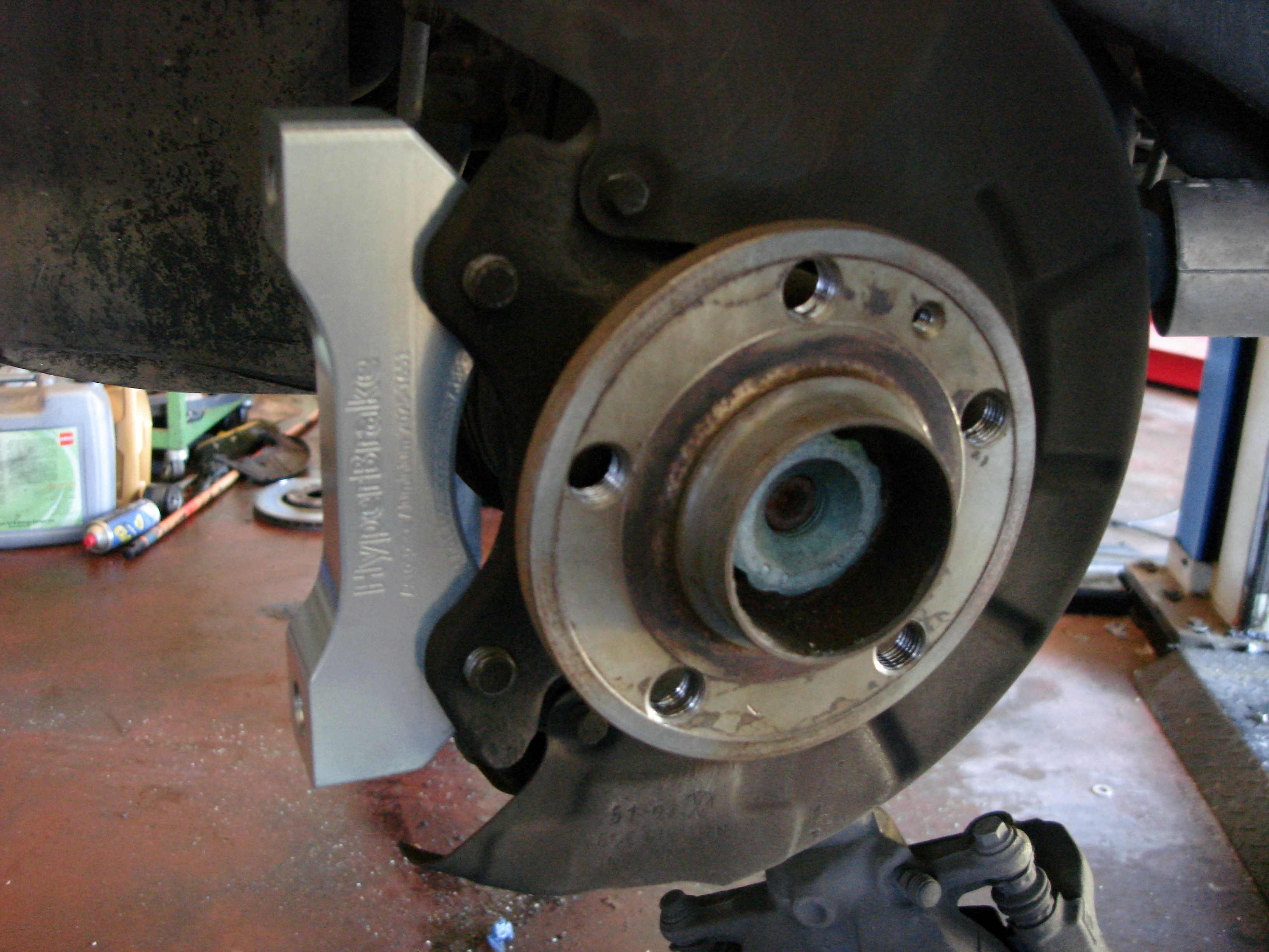 HyperBrake Motorsport Front 4pot Big Brake Kit for Audi TT MK1 (8N) with Brembo calipers and monoblock brake discs 323x28mm - Image 2